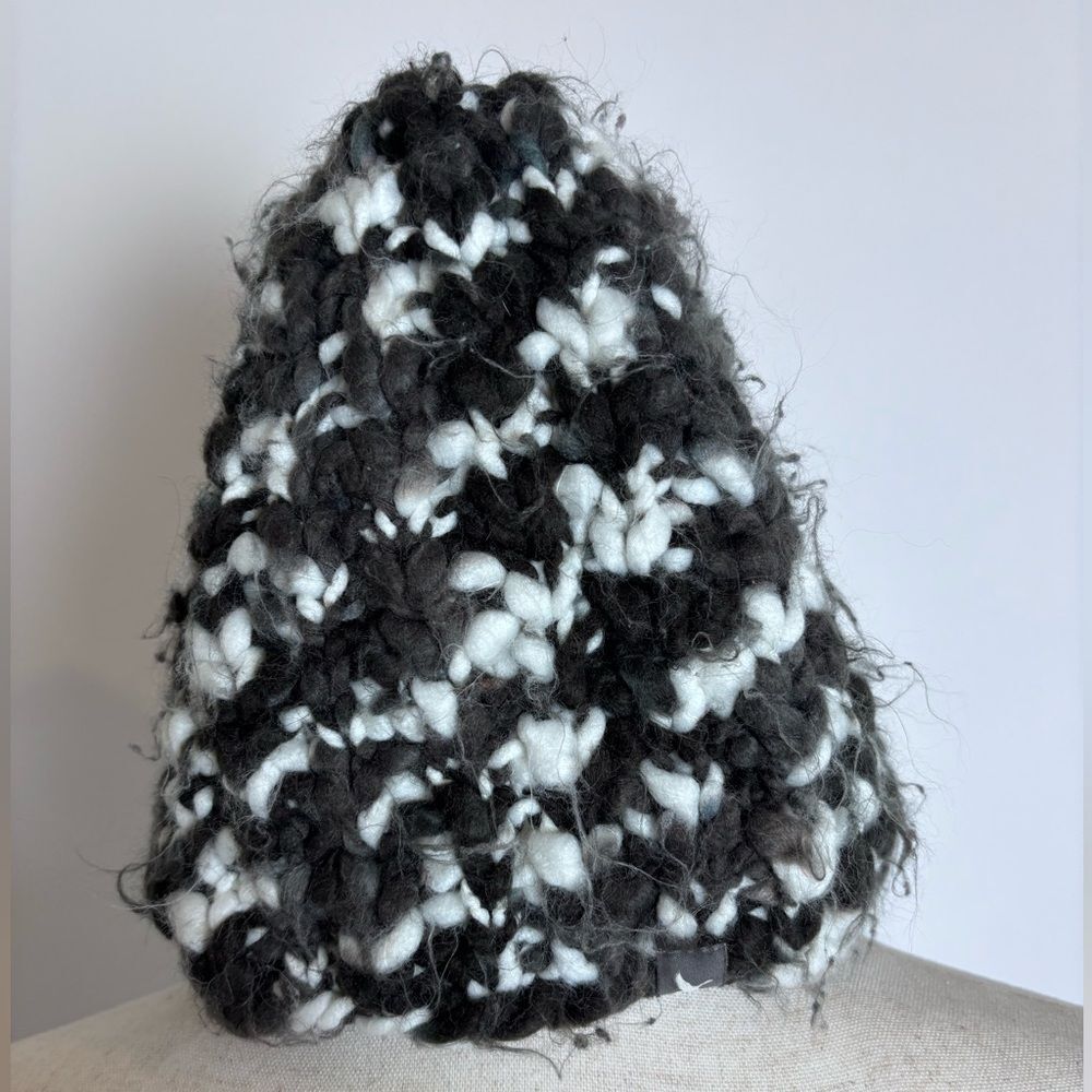 Eddie Bauer Chunky Black and White Beanie